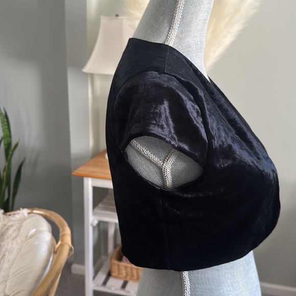 ☘️EXPRESS Crop Top - Picture 2 of 3